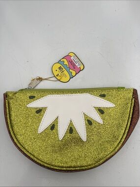 Cosmetic cute bag, shape of a 1/2 Lime, 🍋‍🟩 material glitter in the front